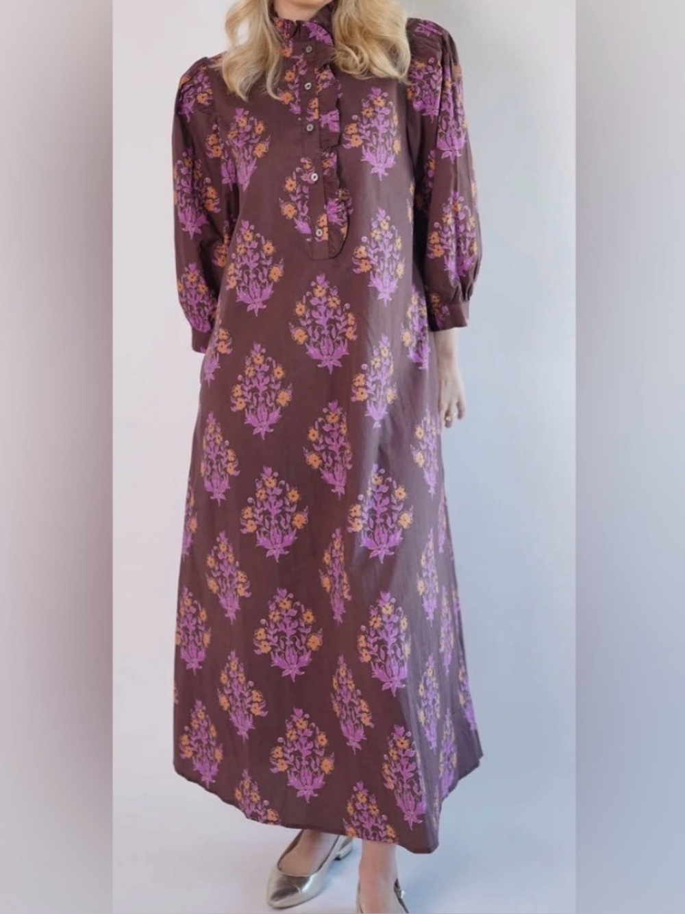 entro Brown and maroon Maxi Dress with Floral Print. Fits more like a large